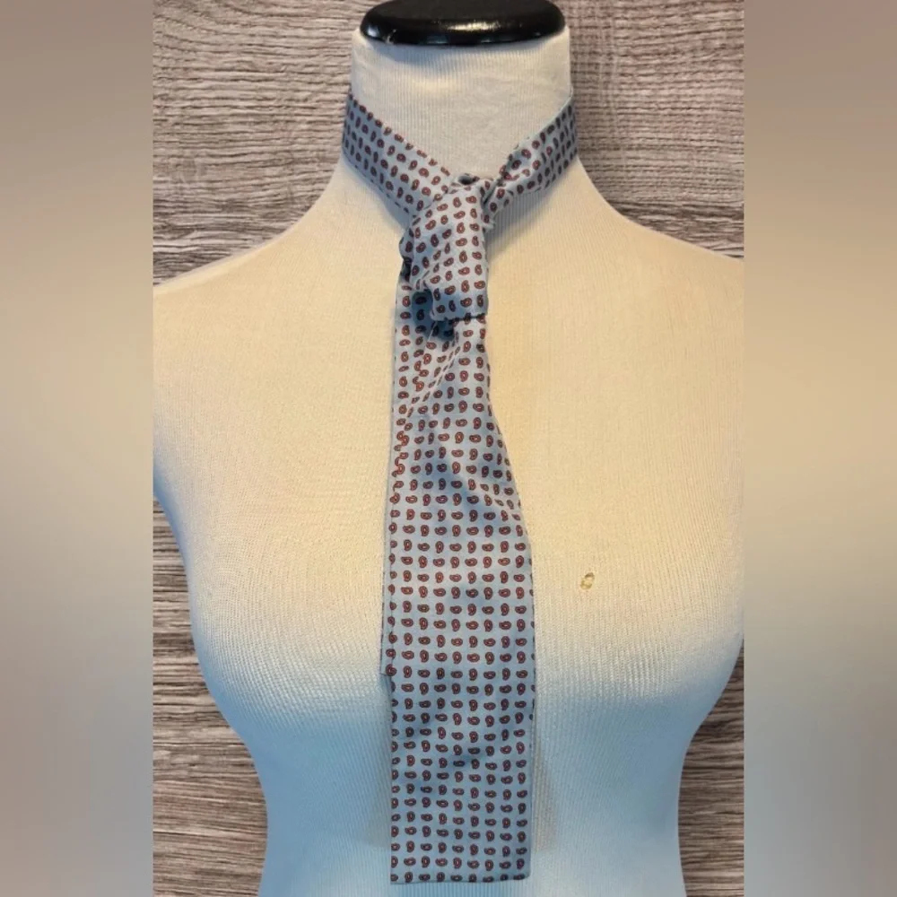 Brooks Brothers men or women Vintage Ascot Tie/scarf In EX.COND